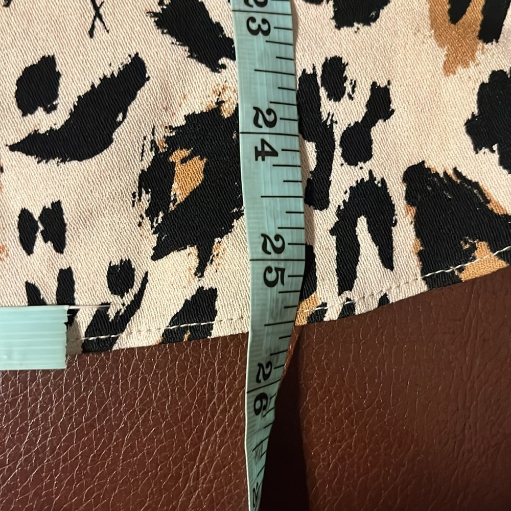 Revolve & Other Stories Leopard Animal Print Keyhole Long Sleeve Blouse Top 4 - Picture 10 of 11